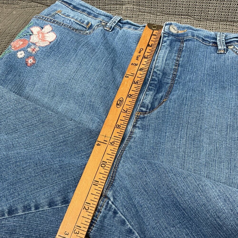 Gloria Vanderbilt Amanda Womens Size 14 Blue Denim Shorts Floral Embroidery - Picture 6 of 12